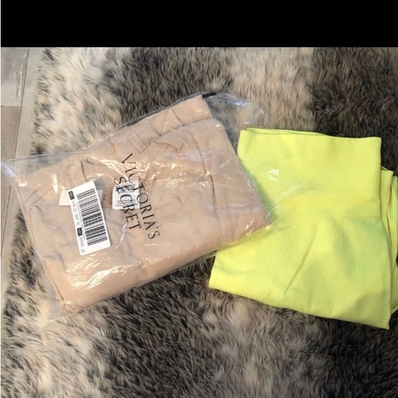 vs pink rare set tropical 🌴 shine palm tree 🌴 read below price is firm - Picture 3 of 4